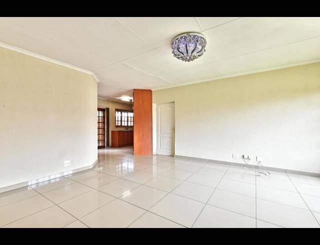 3 BEDROOM TOWNHOUSE FOR SALE IN NEWMARKET